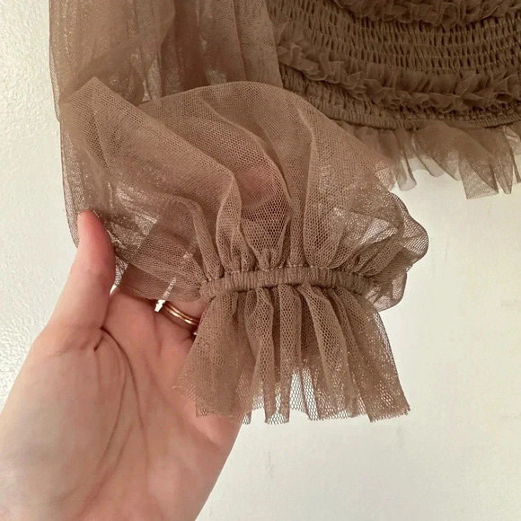 MABLE off shoulder tulle smock crop top. - Picture 3 of 7